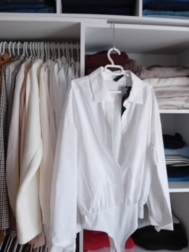 Blanca impoluto, tipo body .