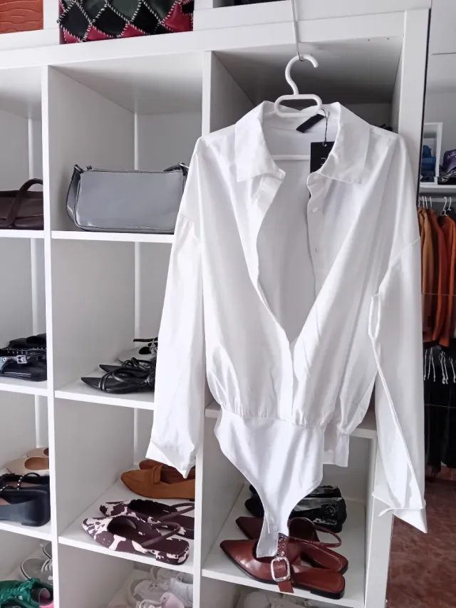 Blanca impoluto, tipo body .