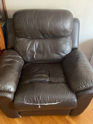 Sofá de cuero marrón