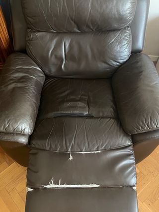 Sofá de cuero marrón
