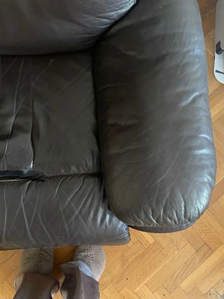 Sofá de cuero marrón