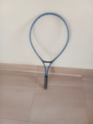 Raqueta de tenis azul