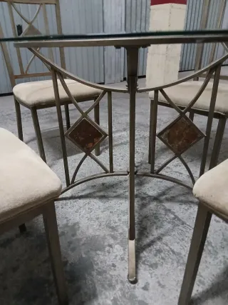 Mesa redonda cristal y 4 sillas metal