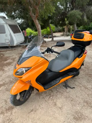 Honda Forza 250 Naranja Maxi-Scooter