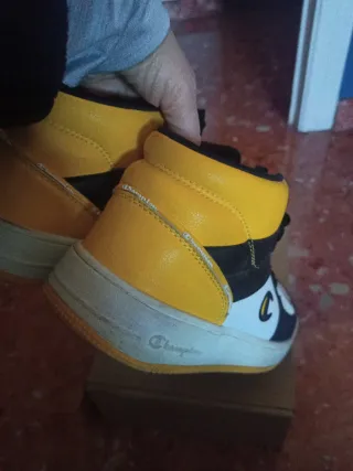 Zapatillas Champion Negras, Blancas y Amarillas