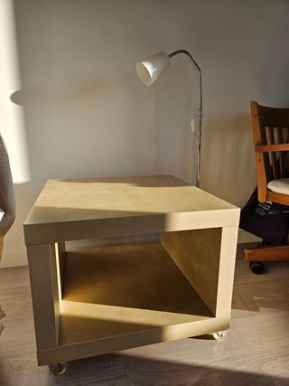 Mesa auxiliar con ruedas