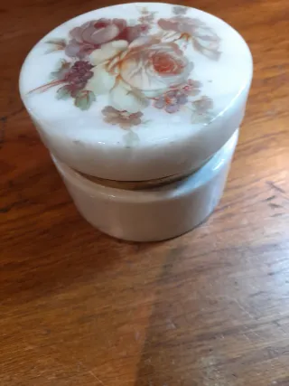 Joyero antiguo de alabastro