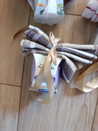 Candele e strofinacci decorati