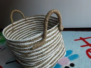 Cesta de mimbre y yute con asas. EL CORTE INGLÉS