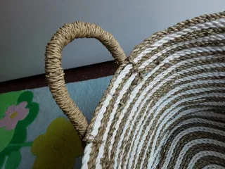 Cesta de mimbre y yute con asas. EL CORTE INGLÉS