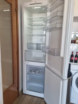 Frigorífico Siemens iQ300 KG39NVW3A