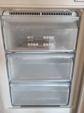 Frigorífico Siemens iQ300 KG39NVW3A