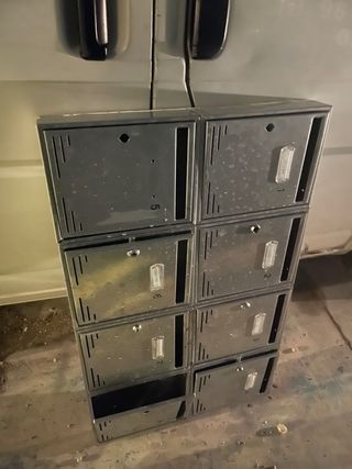 8 Buzones Metálicos