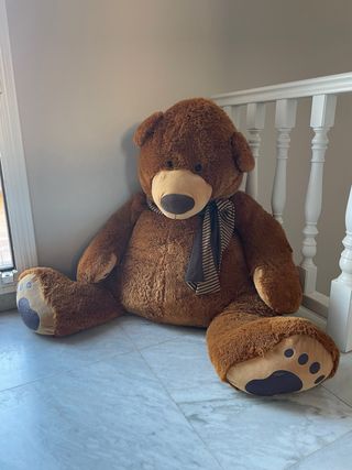 Peluche gigante de oso marrón