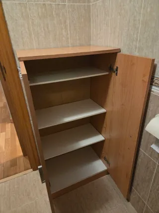 Armario pequeño de madera