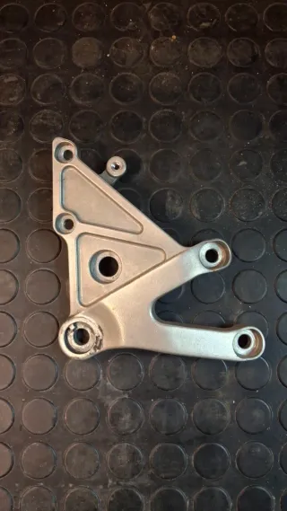 Soporte Estribera Derecha Honda CBR600RR 03-06