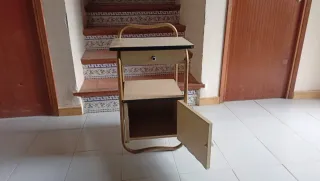 Mesita auxiliar vintage para restaurar