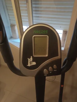 Bicicleta Estática NEEZEE con Sillín