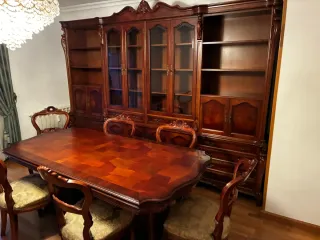 Mesa de salón y sillas