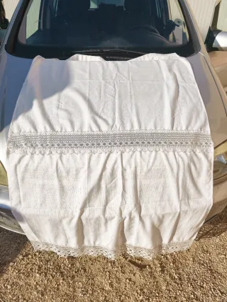 Cortina blanca con encaje