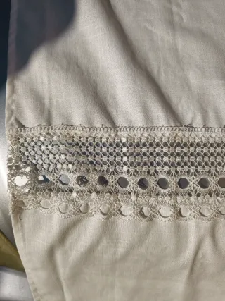 Cortina blanca con encaje