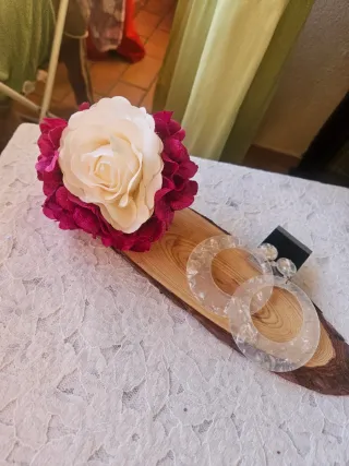 Flor y pendientes flamenca