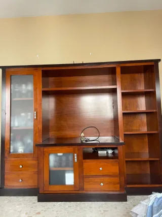 Mueble madera con estanterías y cajones