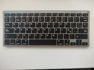 Teclado inalámbrico Iggual plata y negro