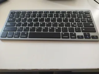 Teclado inalámbrico Iggual plata y negro