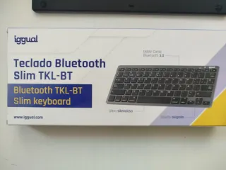 Teclado inalámbrico Iggual plata y negro