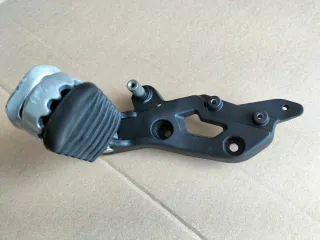 Estribera derecha con soporte Voge 625 DSX