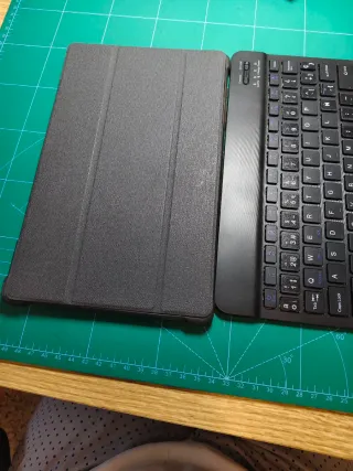 Tablet con teclado y SIM