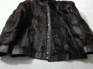 Cazadora de piel negra sin usar