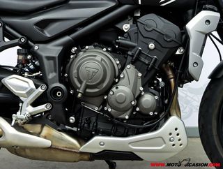 TRIUMPH TRIDENT 660 ¿A2?