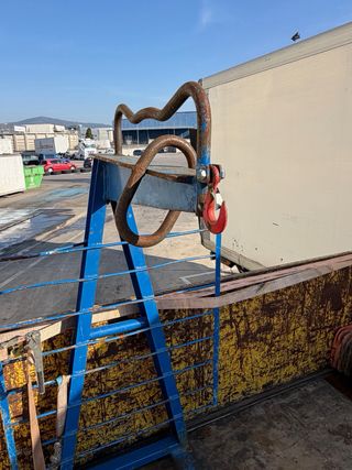 Uña camion grua
