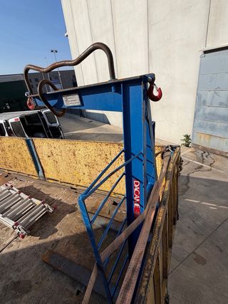 Uña camion grua