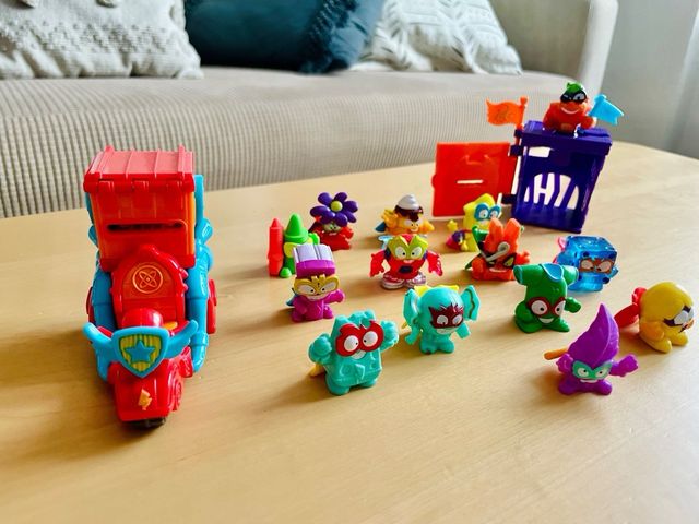 Lote Figuras Super Things y Piratix