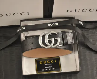 Cinturón Gucci Negro Hebilla GG Plateada