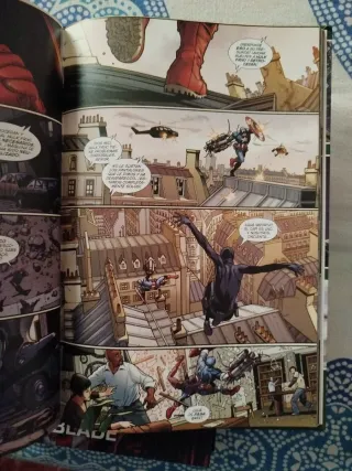 ULTIMATE VENGADORES 1 CRANEO ROJO