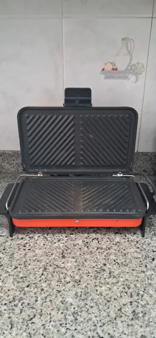 Sandwichera Eléctrica Roja