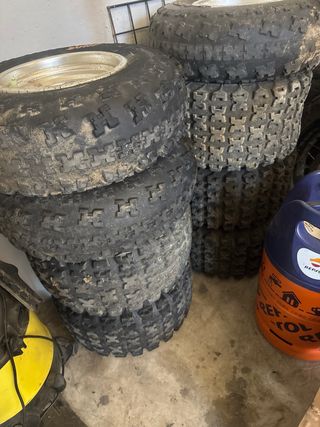 2 juegos de Llantas Suzuki LTZ 400 con Neumáticos