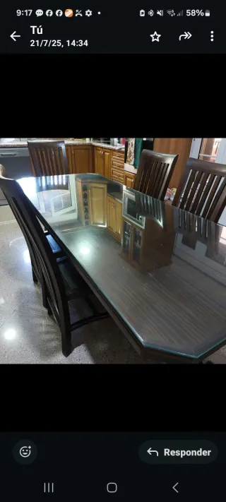 Mesa de madera con cristal y 6 sillas