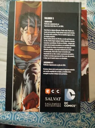 Cómics DC Superman tierra uno