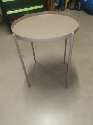 Mesa auxiliar redonda  metal Ikea