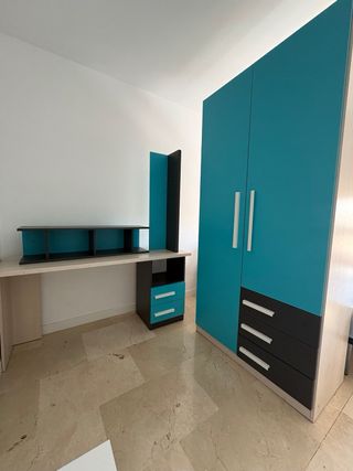 Conjunto Armario y Escritorio con Estanterías