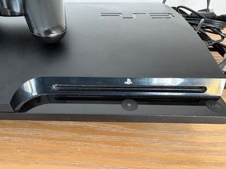 PS3 Slim 320GB Negra COMO NUEVA (usada 4 veces)