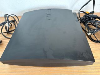 PS3 Slim 320GB Negra COMO NUEVA (usada 4 veces)