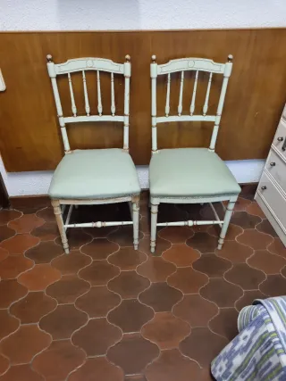 2 Sillas de madera para restaurar