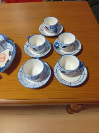 Juego tazas y platos decorados con frutas