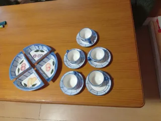 Juego tazas y platos decorados con frutas